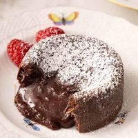 La torta de chocolate que podés cocinar en solo 2 minutos: prendé la pava y preparate esta receta