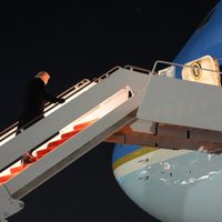 Avión de Trump regresa a Washington por problema eléctrico menor, dice la Casa Blanca