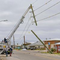 Zeta deja al menos seis muertos y más de dos millones de personas sin luz tras su paso por EU
