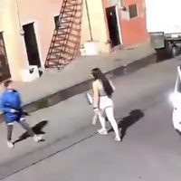 Video capta feminicidio en Guadalajara: sujeto discute con mujer y la asesina con arma larga