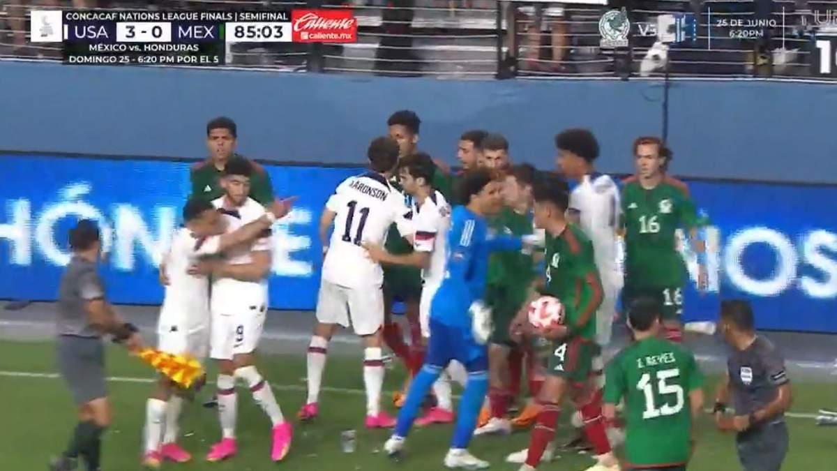 Empujones y manotazos entre los jugadores