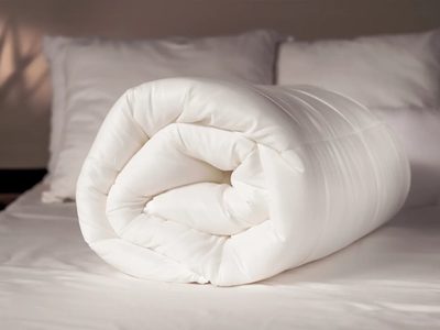 No reniegues ni gastes en lavandería: limpiá tu acolchado de plumas con estos trucos infalibles