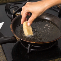 El secreto de la abuela para quitar el olor a frito de tu cocina en minutos y sin productos caros