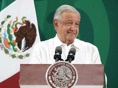 “No han podido levantar el vuelo”: AMLO niega uso de recursos públicos para acarreo a su marcha