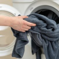 El secreto de las abuelas para dejar las colchas de casa impecables y con un exquisito aroma por más tiempo