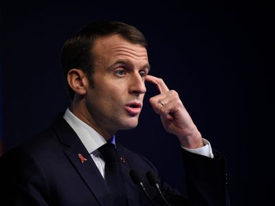 Macron desdice a su primer ministro y cancela aumento a combustibles