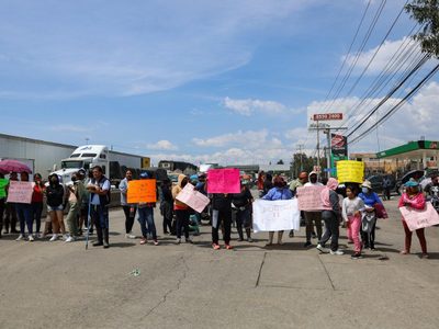Chalco cumple 18 días bajo el agua; vecinos bloquean por 12 horas la entrada al municipio (Videos)
