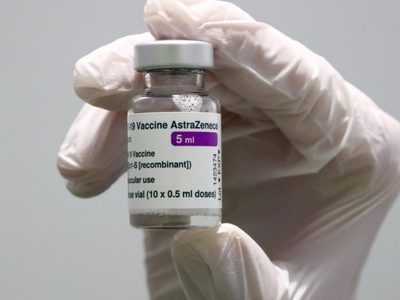 Regulador europeo retira autorización a vacuna de AstraZeneca para Covid a pedido de la farmacéutica