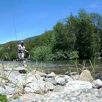 Intentó cruzar a nado una zona prohibida del río Manso y tuvieron que rescatarlo