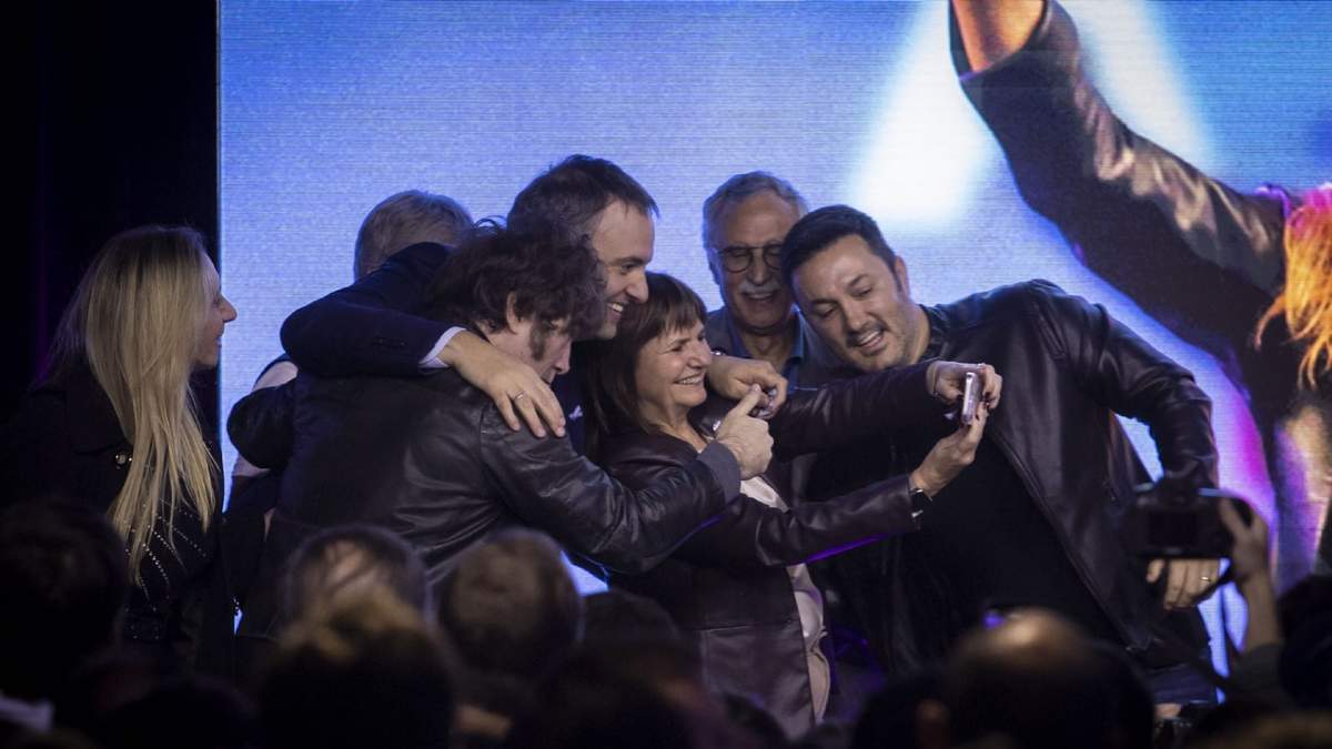El legislador porteño electo por LLA, Manuel Adorni celebró su victoria en las elecciones legislativas de la Ciudad.