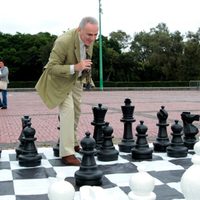 Destaca el campeón mundial Garry Kaspárov la importancia del ajedrez en los niños