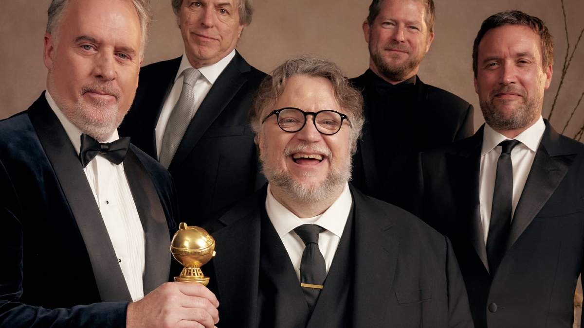 Guillermo del Toro y su equipo