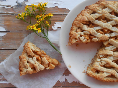 Con 1 tapa de tarta y 1 manzana, hacé esta receta que es la salvación para cuando te toca llevar el postre