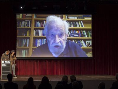 Chomsky pide "buscar acuerdos de cualquier tipo" para evitar la escalada del conflicto en Ucrania
