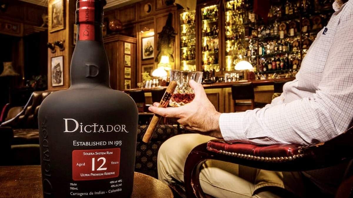 Subastan un ron añejado a precio millonario. Fuente. (Twitter)