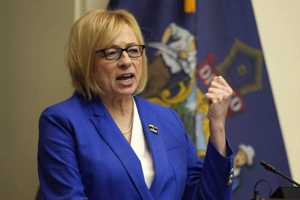 La gobernadora demócrata Janet Mills pronuncia su discurso sobre el Estado del Estado el 30 de enero de 2024 en el Capitolio estatal en Augusta, Maine.