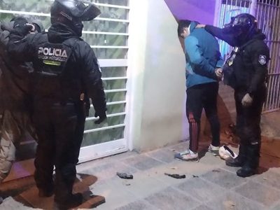 Cayeron dos motochorros armados en un operativo en el barrio San Lorenzo