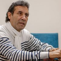 ¡Basta ya! Denuncian al Pastor Giménez por ofrecer el alcohol en gel "milagroso" en mil pesos
