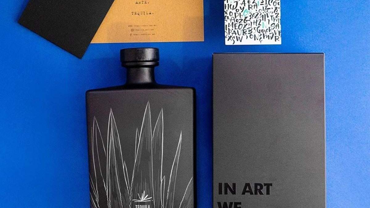 Botellas de tequila con arte. Fuente: (Instagram)