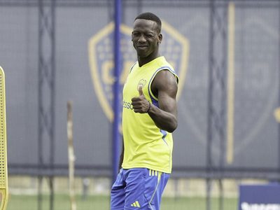 Luis Advíncula, denunciado por chocar y darse a la fuga