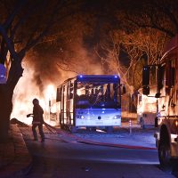 Ataque con coche bomba en la capital turca deja 28 muertos y 61 heridos