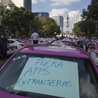 Taxistas amagan con más movilizaciones si 4T no los atiende y garantiza 'piso parejo”
