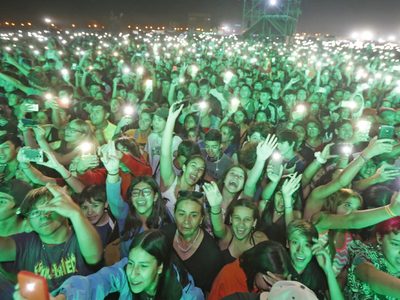 Dosis de cumbia en la previa al cierre explosivo de la Fiesta de la Confluencia