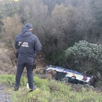 Autobús de pasajeros cae a un barranco en la México-Puebla; muere una mujer