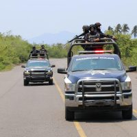 Mueren ocho presuntos delincuentes en enfrentamiento con militares en Michoacán