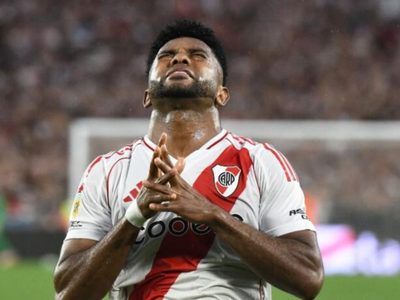 Se enfrenta a la gente: el ídolo de River que defendió a Borja