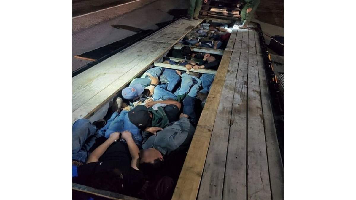 Indocumentados viajaban hacinados en un doble fondo