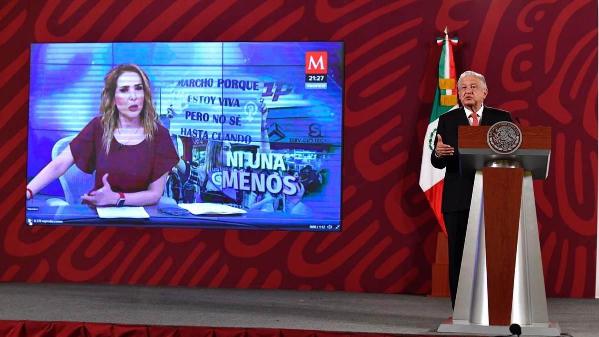 AMLO exhibió la transmisión en la que Uresti critica el cerco de seguridad