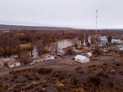 Tras las inundaciones, vecinos de Sauzal Bonito cortarán la ruta 17 para exigir viviendas