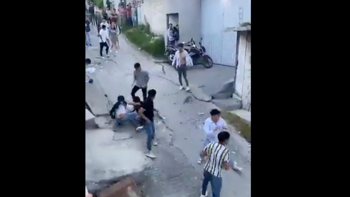 Pelea entre presuntos alumnos de la Universidad Politécnica del Valle de Toluca en estado de ebriedad, en Almoloya de Juárez