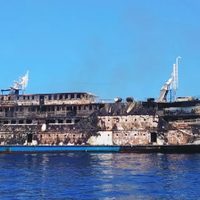 Dramático rescate en altamar: se incendia un ferry de pasajeros frente a Indonesia