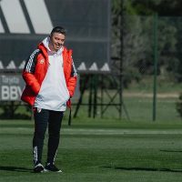 Está en duda para los cuartos: la figura de River que se lesionó en la mini pretemporada