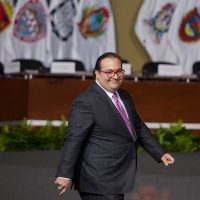 Javier Duarte, el sátrapa, se queda