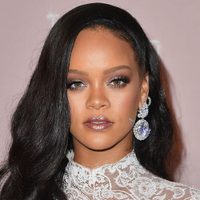 ¿Qué le pasó? Rihanna se vuelve viral por una insólita foto de su pasado. ¡Irreconocible!