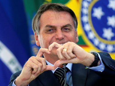 Bolsonaro no tiene la culpa de los decesos por coronavirus, dice la mitad de los brasileños