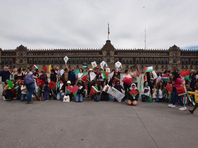 Vuelan papalotes en el Zócalo en solidaridad con Palestina