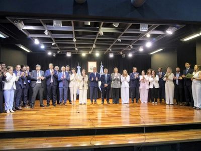 La Neuquinidad, la hormiga y la cigarra