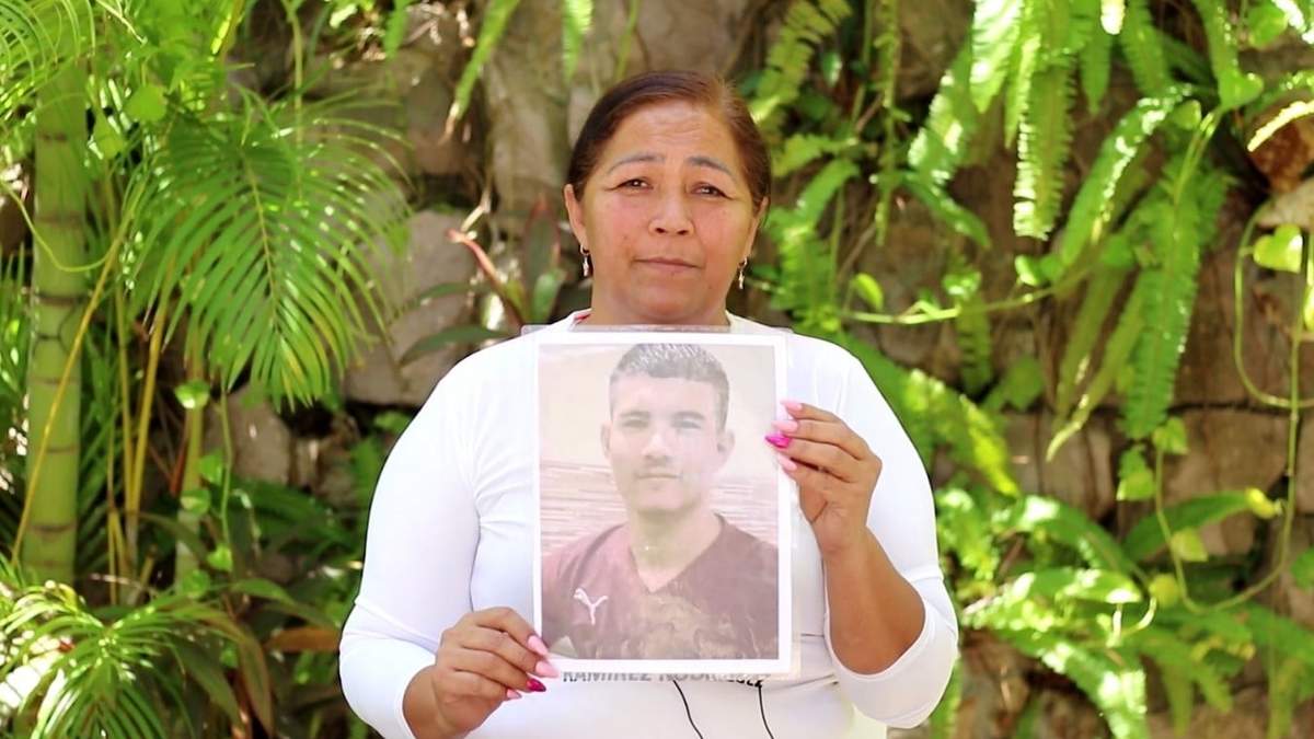La rastreadora recién salía de una misa especial que pidió fuera dedicada a  su hijo Fernando, un joven de 20 años desaparecido el 16 de octubre de 2019