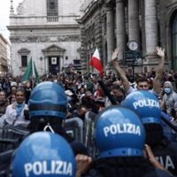 Protestas en Italia por la entrada en vigor del "green pass" obligatorio para trabajadores