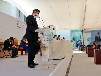 "Ningún asesino serial ha matado tanta gente como usted", gritan a secretario de Salud de Oaxaca