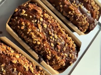 Budín mágico de duraznos y dulce de leche: con 4 ingredientes y en pocos minutos, una receta majestuosa que no falla