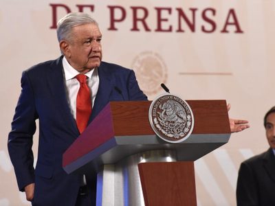 AMLO responde a viajes de lujo de familia de Luis Cresencio Sandoval: "¿Y qué, cuál es el problema?"