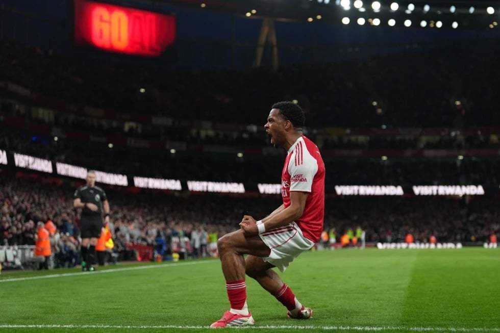 Arsenal derrota 2-1 al Chealsea y se sitúa con 5 puntos de ventaja en la cima de la Premier League