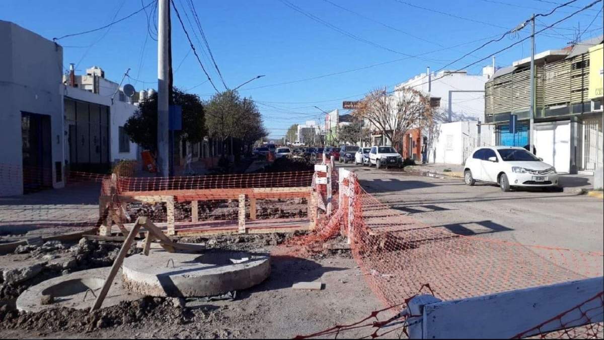Los funcionarios afirmaron que las obras permitirán mejorar el escurrimiento de agua en el Bajo de la ciudad. Fuente: (Municipalidad de Neuquén)