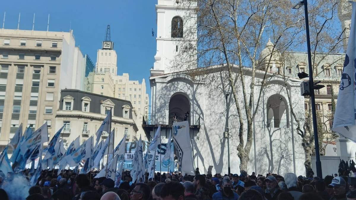 Miles de personas repudiaron el atentado a Cristina Fernández de Kirchner. Fuente (Pía Cozzi - Minuto Neuquén).