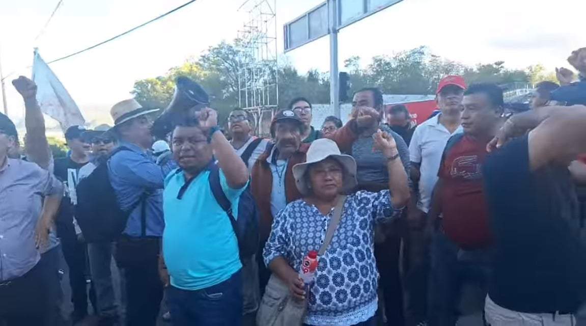 Maestros de la Sección 22, rumbo al Cerro del Fortín
